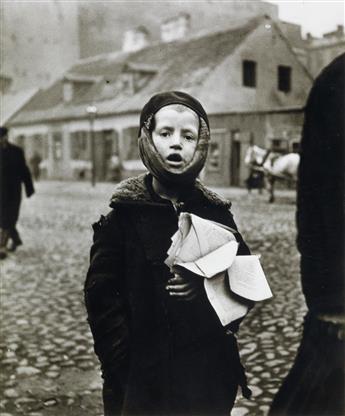 VISHNIAC, ROMAN (1897-1990) Slonim, 1939 * Fear, Kristallnacht, 1938.